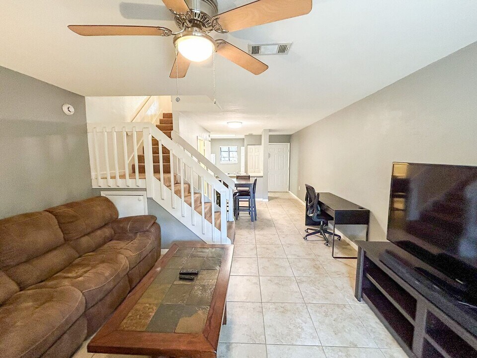 2203 SW 39th Way in Gainesville, FL - Building Photo