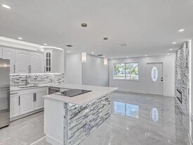 855 Date Palm Dr in West Palm Beach, FL - Building Photo