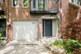 592 E Vermont St in Indianapolis, IN - Building Photo - Building Photo