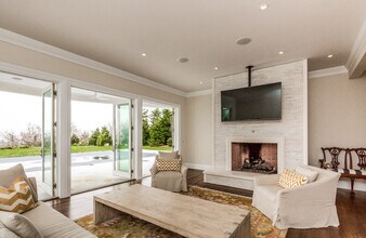 21 Beech St in Montauk, NY - Building Photo - Building Photo