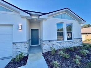 1497 Laredo Ave in Spring Hill, FL - Building Photo - Building Photo