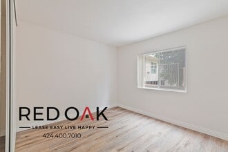 15005 Sherman Way in Los Angeles, CA - Building Photo - Building Photo
