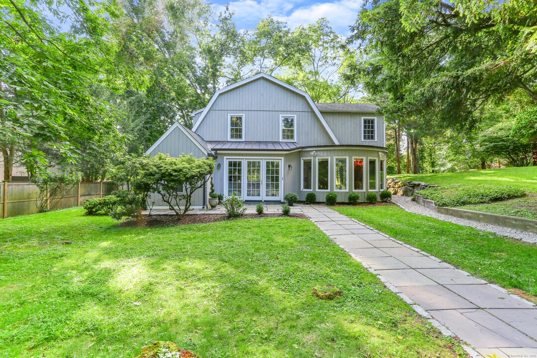 112 Hillspoint Rd in Westport, CT - Building Photo