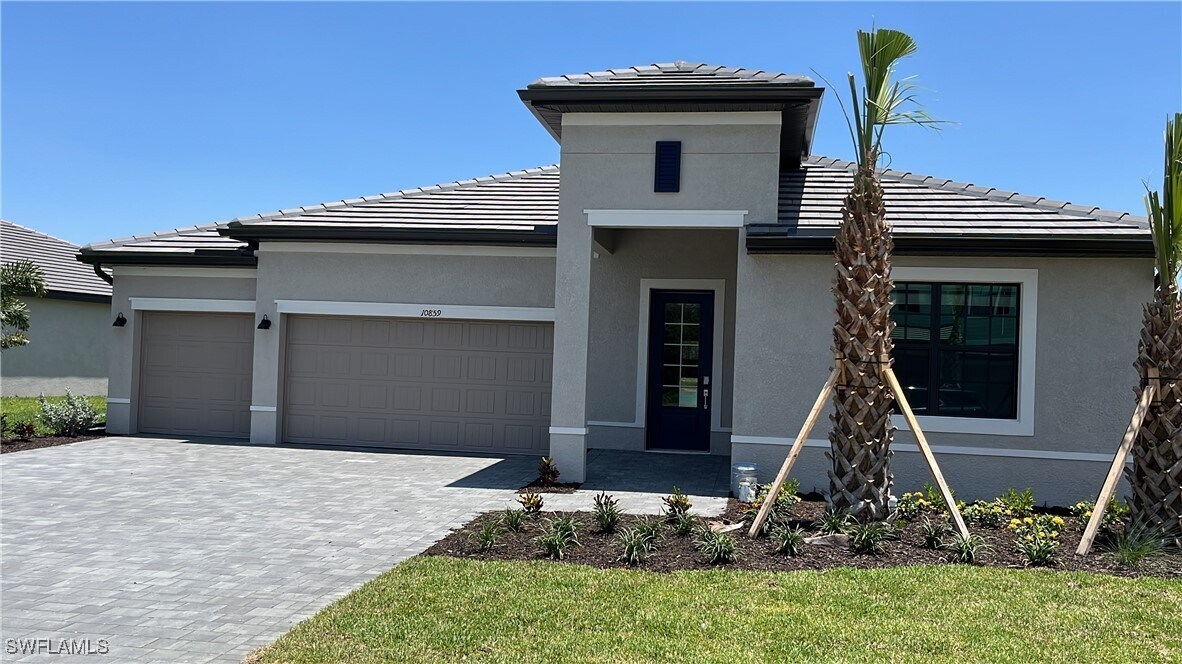 10859 Timber Creek Dr in Ft. Myers, FL - Foto de edificio