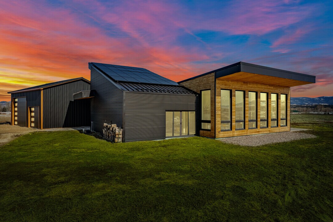 5052 Hoblitt Ln in Florence, MT - Building Photo