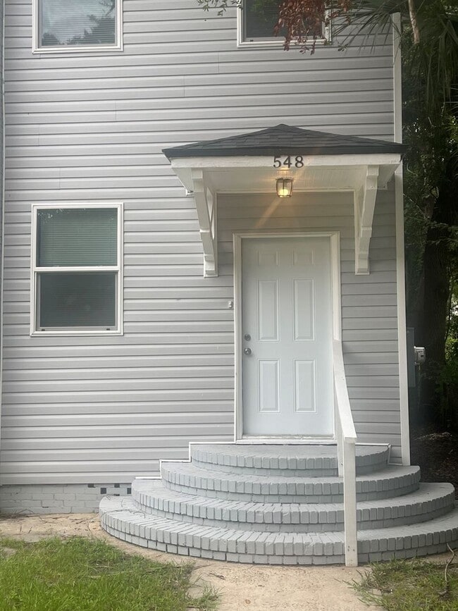 property at 546 W 25th St