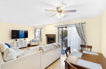 7417 Auburn Oaks Ct in Citrus Heights, CA - Foto de edificio - Building Photo