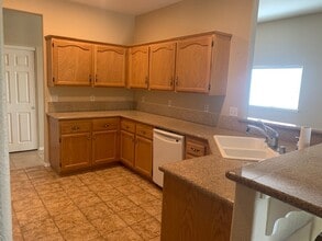 1013 Running Stag Way in Paso Robles, CA - Building Photo - Building Photo