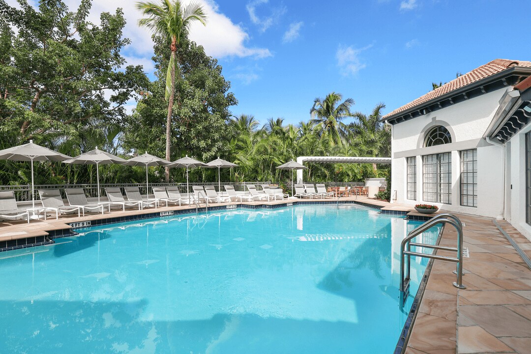 Promenade at Aventura Apartments in Aventura, FL - Building Photo