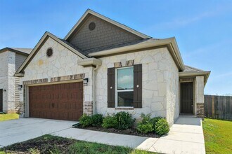 1902 Dragonfly Loop in Bastrop, TX - Foto de edificio - Building Photo