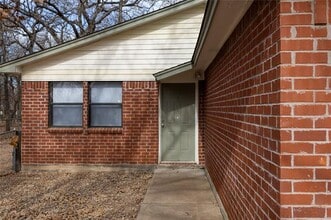 4938 Blue Water Cir in Granbury, TX - Building Photo - Building Photo