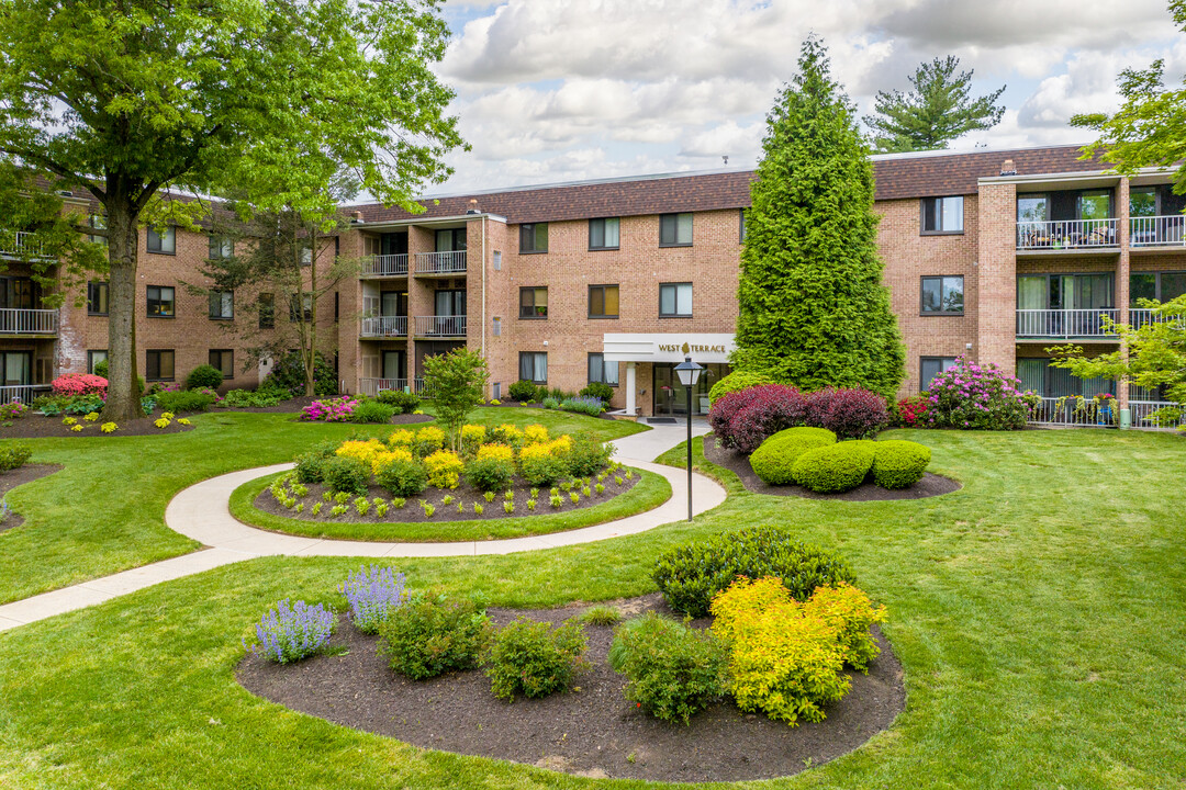 Oak Hill Condominiums in Penn Valley, PA - Building Photo