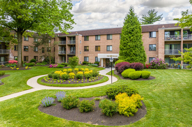 Oak Hill Condominiums