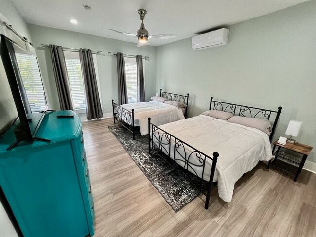 1419 Broadway Avenue J in Galveston, TX - Building Photo - Building Photo