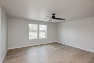 12521 W Victory Rd in Boise, ID - Building Photo