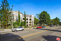 1420 S Bundy Dr in Los Angeles, CA - Foto de edificio - Building Photo