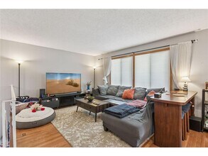 2265 Oregon Ct in Minneapolis, MN - Building Photo - Building Photo