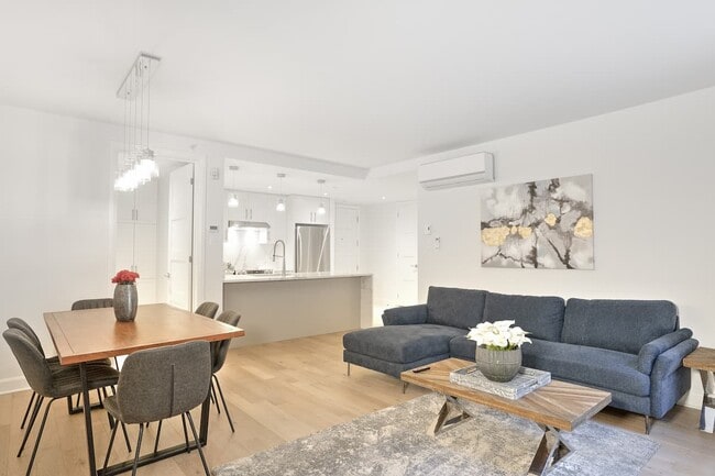 1600 Des Cascades St in St-Hyacinthe, QC - Building Photo - Building Photo