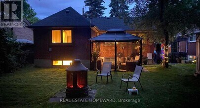 30 Marchington Cir in Toronto, ON - Building Photo - Building Photo