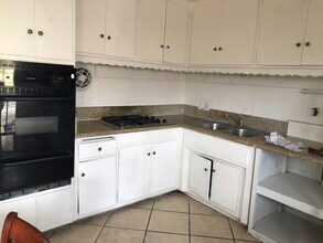 2323 W West Ave, Unit 2 in Fullerton, CA - Foto de edificio - Building Photo
