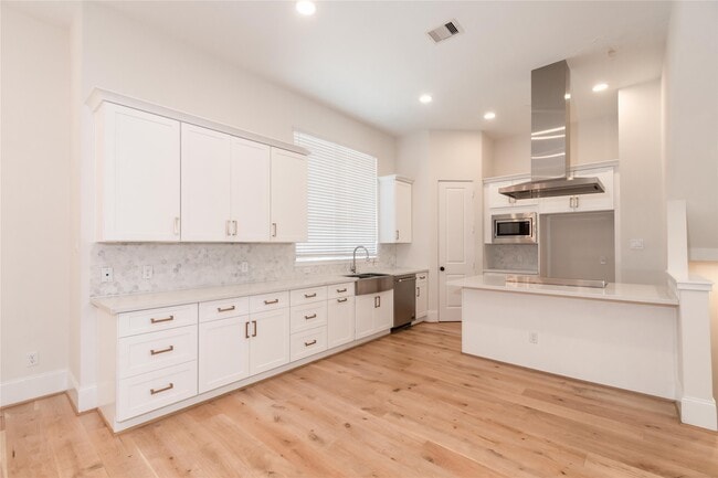 3821 N Braeswood Blvd in Houston, TX - Foto de edificio - Building Photo