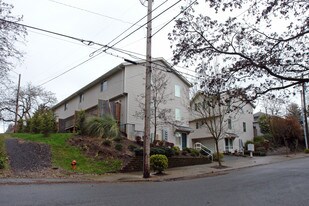 8321-8335 N Willamette Blvd Apartamentos