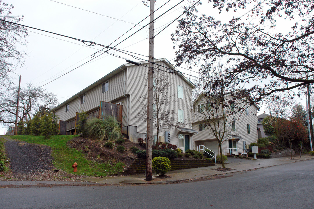 8321-8335 N Willamette Blvd in Portland, OR - Building Photo