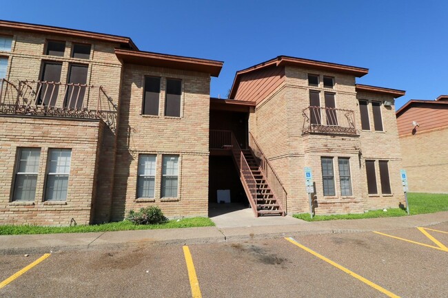 1752 Tiara Trail in Laredo, TX - Foto de edificio - Building Photo