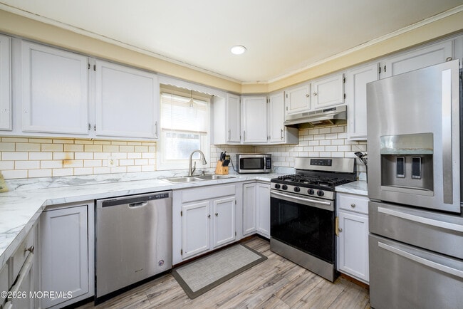 570 Eltone Rd in Jackson Township, NJ - Building Photo - Building Photo