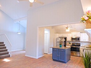 3636 Country Club Dr W in Irving, TX - Foto de edificio - Building Photo