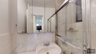 240 E 83rd St in New York, NY - Building Photo - Building Photo