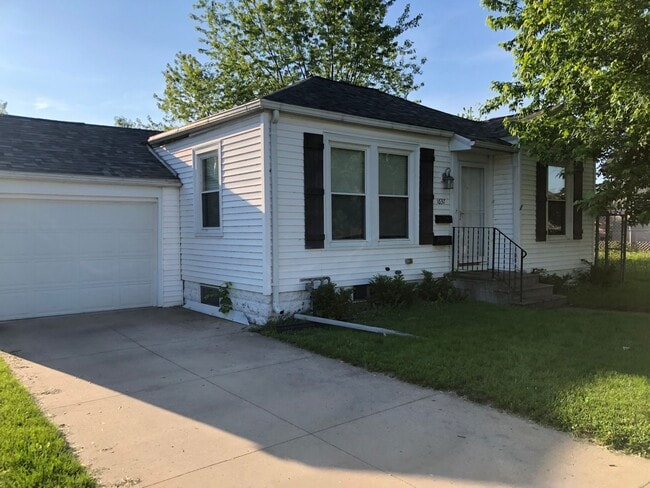 property at 1637 8th St NW