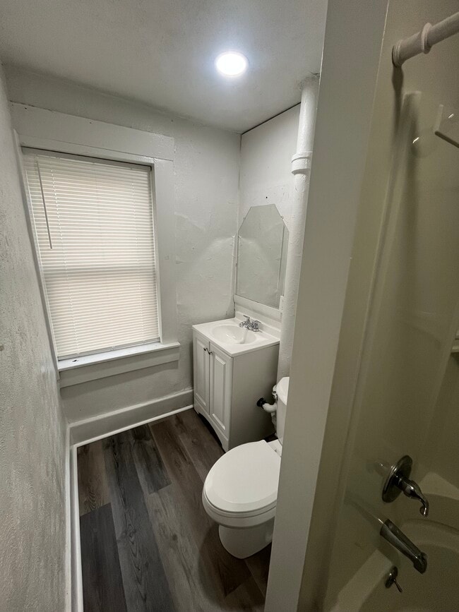 1104 Marne Rd in Erie, PA - Building Photo - Building Photo