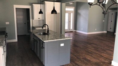 750 Hawthorn Way in Centerton, AR - Building Photo - Building Photo