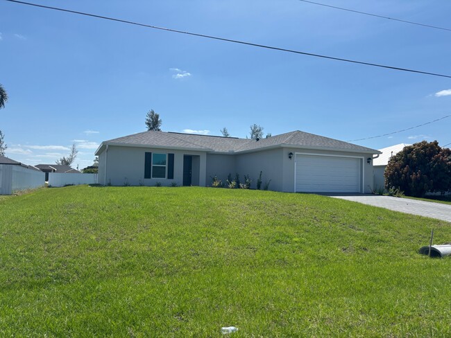 1113 NW 21st Ave in Cape Coral, FL - Building Photo - Building Photo