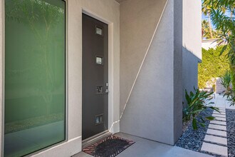 350 Goleta Way in Palm Springs, CA - Building Photo - Building Photo