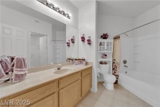 7123 S Durango Dr in Las Vegas, NV - Building Photo - Building Photo