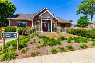 Oglethorpe Place in Atlanta, GA - Building Photo - Building Photo