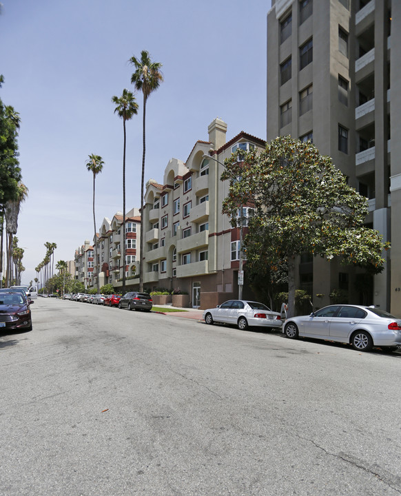 Hancock Park Place Apartments in Los Angeles, CA - Building Photo