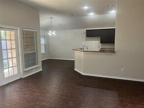 2205 Turtle Cove Dr in Mansfield, TX - Foto de edificio - Building Photo