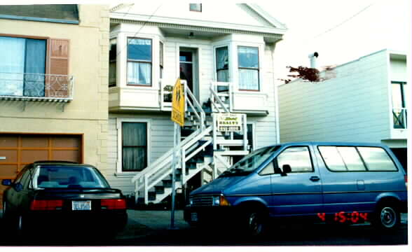 119-121 Schwerin St in San Francisco, CA - Building Photo