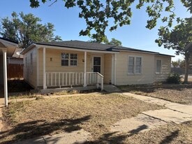 301 10th St in Levelland, TX - Building Photo