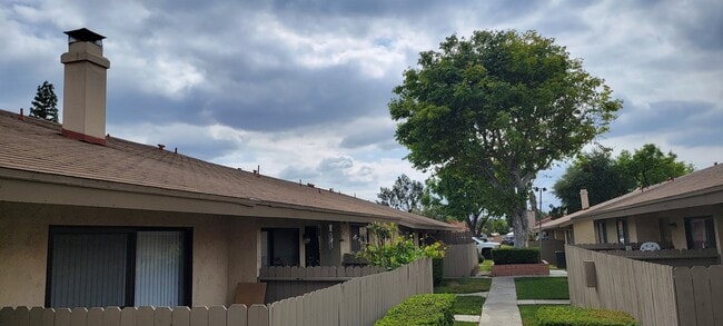 Las Casitas Apartments in Riverside, CA - Foto de edificio - Building Photo