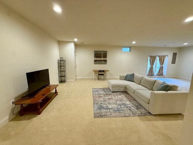 43100 Barnstead Dr in Ashburn, VA - Building Photo - Building Photo