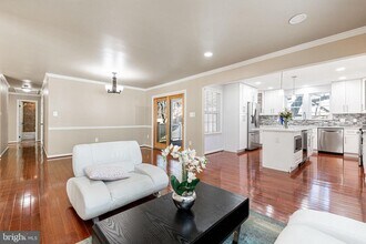 7716 Green Garland Dr in Springfield, VA - Building Photo - Building Photo