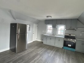 327 N Maple Ave in East Orange, NJ - Building Photo