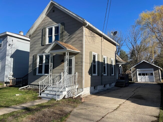 property at 314 E Lincoln St