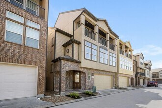 11025 Upland Forest Dr in Houston, TX - Building Photo - Building Photo