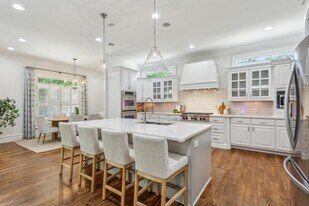 1363 Sylvan Cir NE in Atlanta, GA - Building Photo