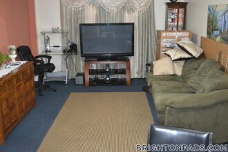 357 Faneuil St, Unit 4 in Boston, MA - Building Photo - Building Photo